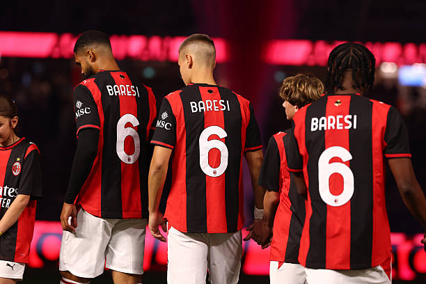 MilanPosts's tweet photo. 🗣️ Amorim spoke to Sky Sport: On the tribute to Franco Baresi before kick-off: "I wasn't expecting anything different. I watched all the images yesterday. He was a special player and, above all, a special person. We'll miss him greatly. But the only way to honour his memory is to do things the right way and bring our club back to where it belongs."