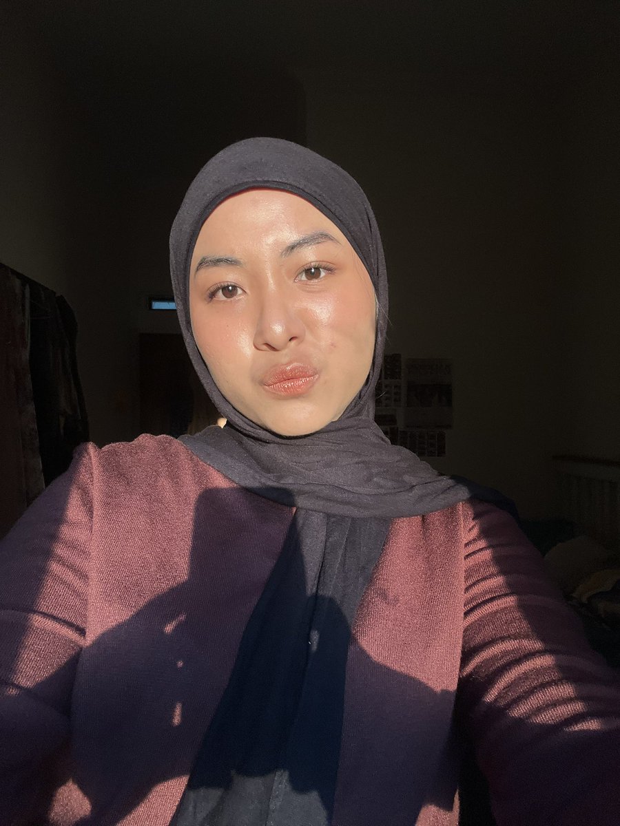 upilnyawa's tweet photo. lagi suka kerudung nemplok https://t.co/w13uP9tcPo