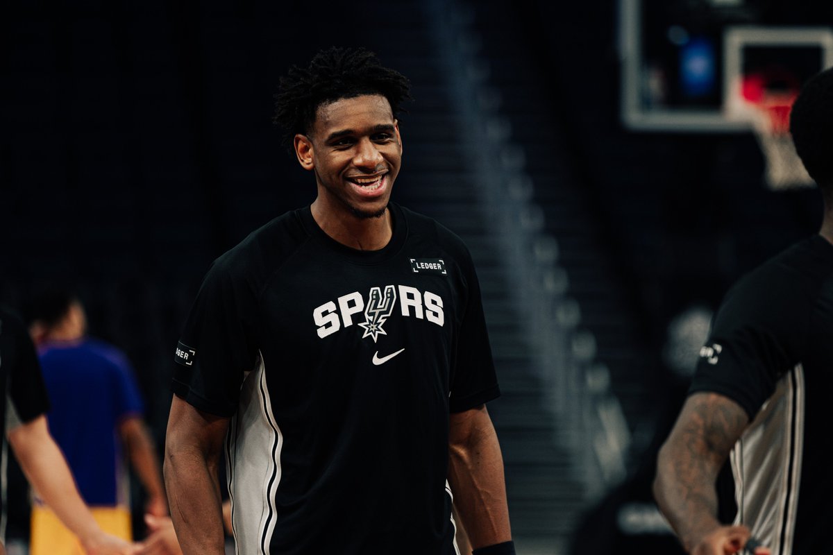 spurs's tweet photo. HAPPY BIRTHDAY TRJ 🥳🎉 https://t.co/oWXlL0hmnO