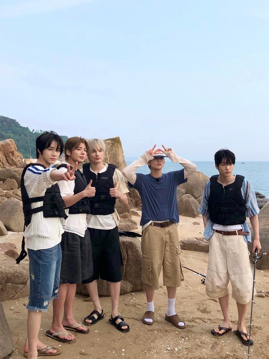 ohayojuice's tweet photo. 오른쪽 형님두분 다시 어색해진거는 아니겟지 https://t.co/3qxYhBt6Ga