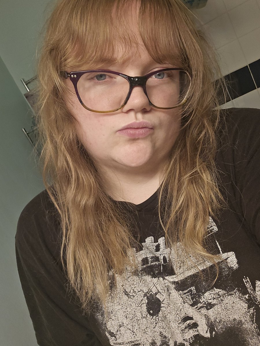 CuteyPikachu's tweet photo. Hot girl failure hours who up https://t.co/688t5l0XIA