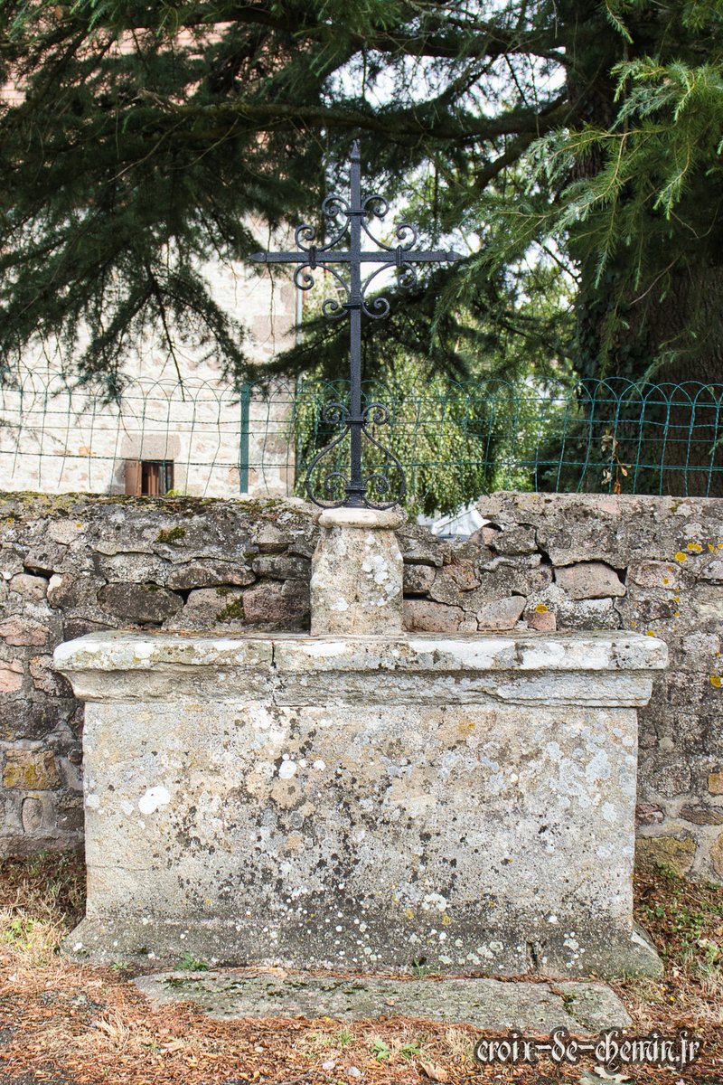 CroixDeCheminFr's tweet photo. 2⃣
#Croix fléchée
ℹ️ https://t.co/Rs2MKmXRSQ
#CroixDeChemin #PetitPatrimoine #Hyds #Allier #Auvergne https://t.co/WAdDFwcAmN