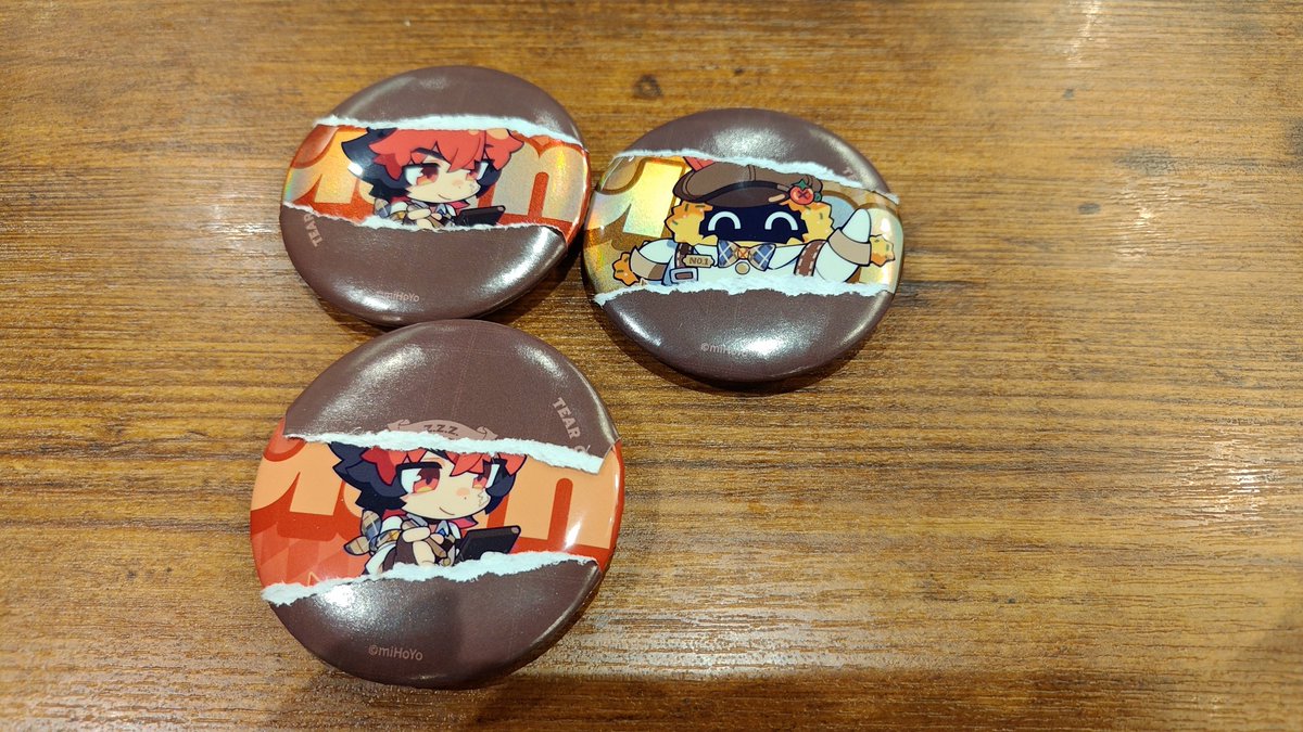 缶バッジ、真斗くんとボンプがオーロラ仕様の当たりだった。