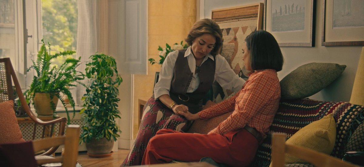 lalunadecartonn's tweet photo. imagínate estar así con tu ex cuando tu novia acaba de salir por la puerta de ese mismo piso casi llorando porque le diste las llaves de ese lugar a la persona de la cual ella se siente insegura e incomoda, Serafina Valero, what the fuck https://t.co/zmARE3ea3C