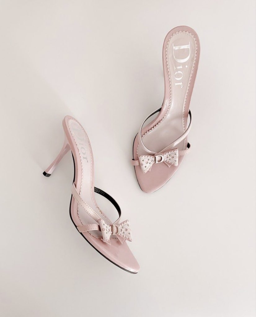 glirttery's tweet photo. christian dior 2000’s pink bow leather sandal heels https://t.co/PmqimFItHq