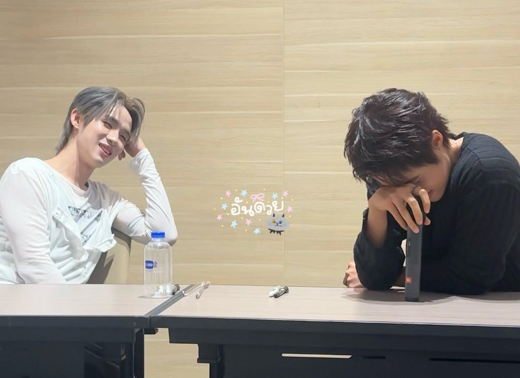 JJKMeme555's tweet photo. ขอโทษนะ รู้แล้วจ้าาาา ที่ข้างๆไม่ว่างเลยเนอะ พอดีมีคนจองและพร้อมบอกทุกคนด้วย เลือกได้ไหม เลือกได้จ้าาาา นี่อะเลือกแล้วมองตาดิ งุ้ยยยยย~😜

#nuthong #นัทฮง https://t.co/rQzIluH2aV
