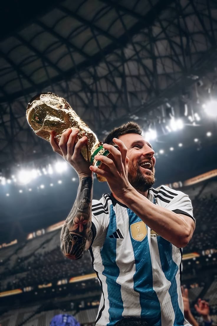 Ghadeeralnda's tweet photo. اللي عنده هذا الكـاس ما يتمنى غيــره 🏆🤩

سؤال هل تشوفون ان كريستيانو اللي عنده هذا الجمال بحاجة كأس غير جورجينا ؟ 🤭🇵🇹 https://t.co/0o6Lmc2hIX