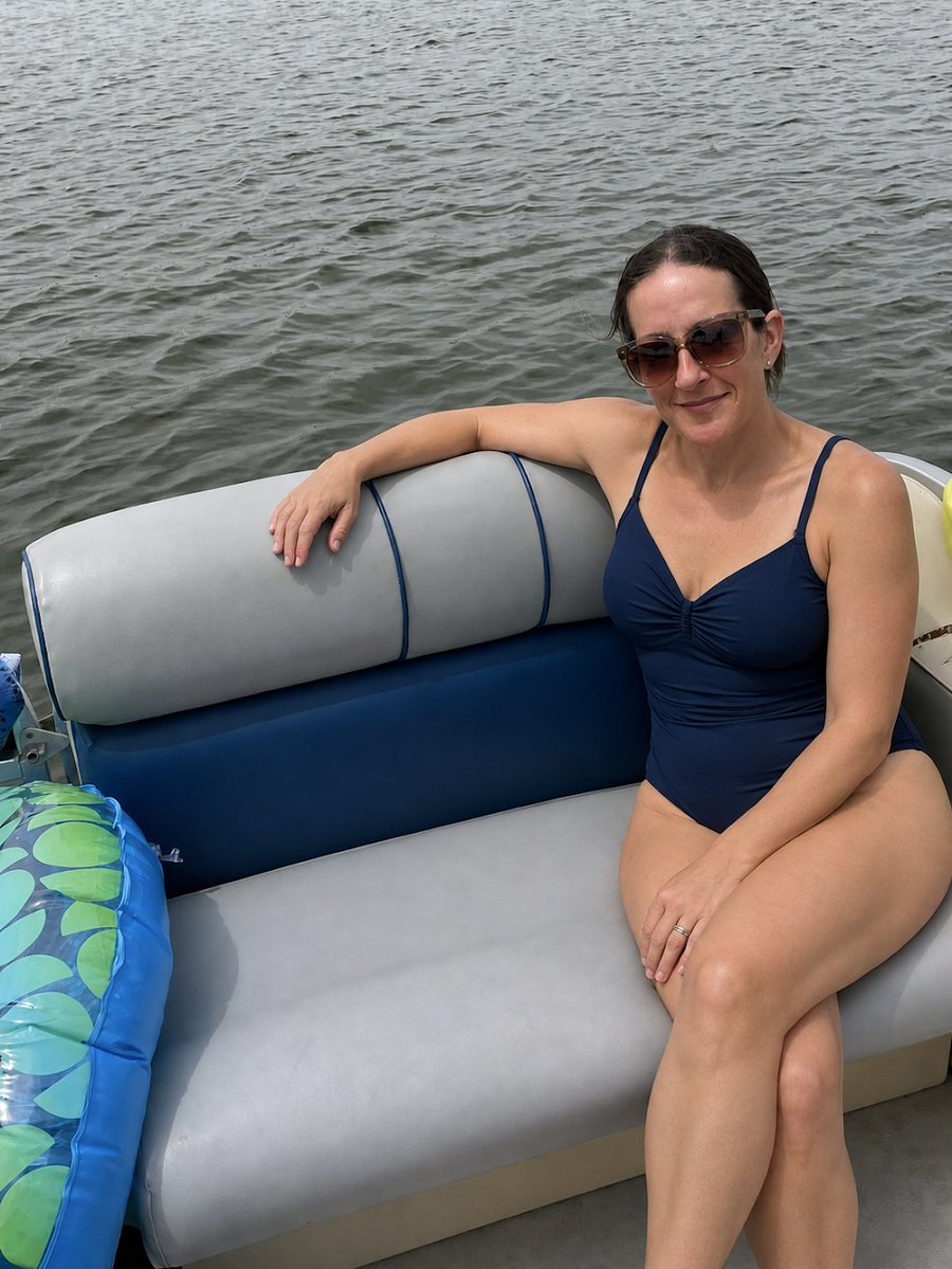 inguyfitguy's tweet photo. Hot Indiana #Soccermom #milf https://t.co/QeBW1OMivk