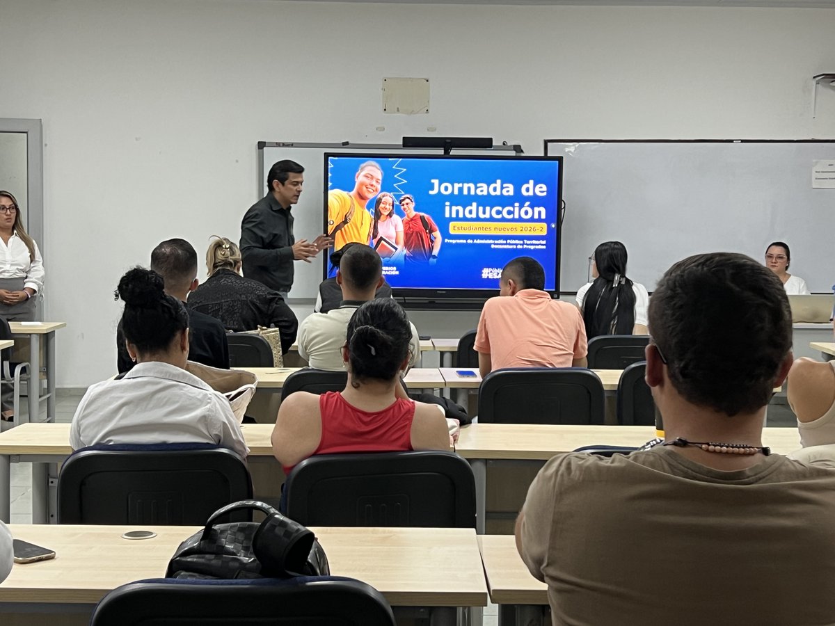 ESAPOficial's tweet photo. #Territoriales| Más que una universidad, una gran familia.💙 Los nuevos estudiantes de la #TerritorialQuindíoRisaralda en la CETAP Armenia, vivieron su primer abrazo institucional.
Un espacio para encender la chispa del saber y asumir el reto de construir un país más justo y honesto desde la administración pública. ¡La aventura comenzó! 🎓