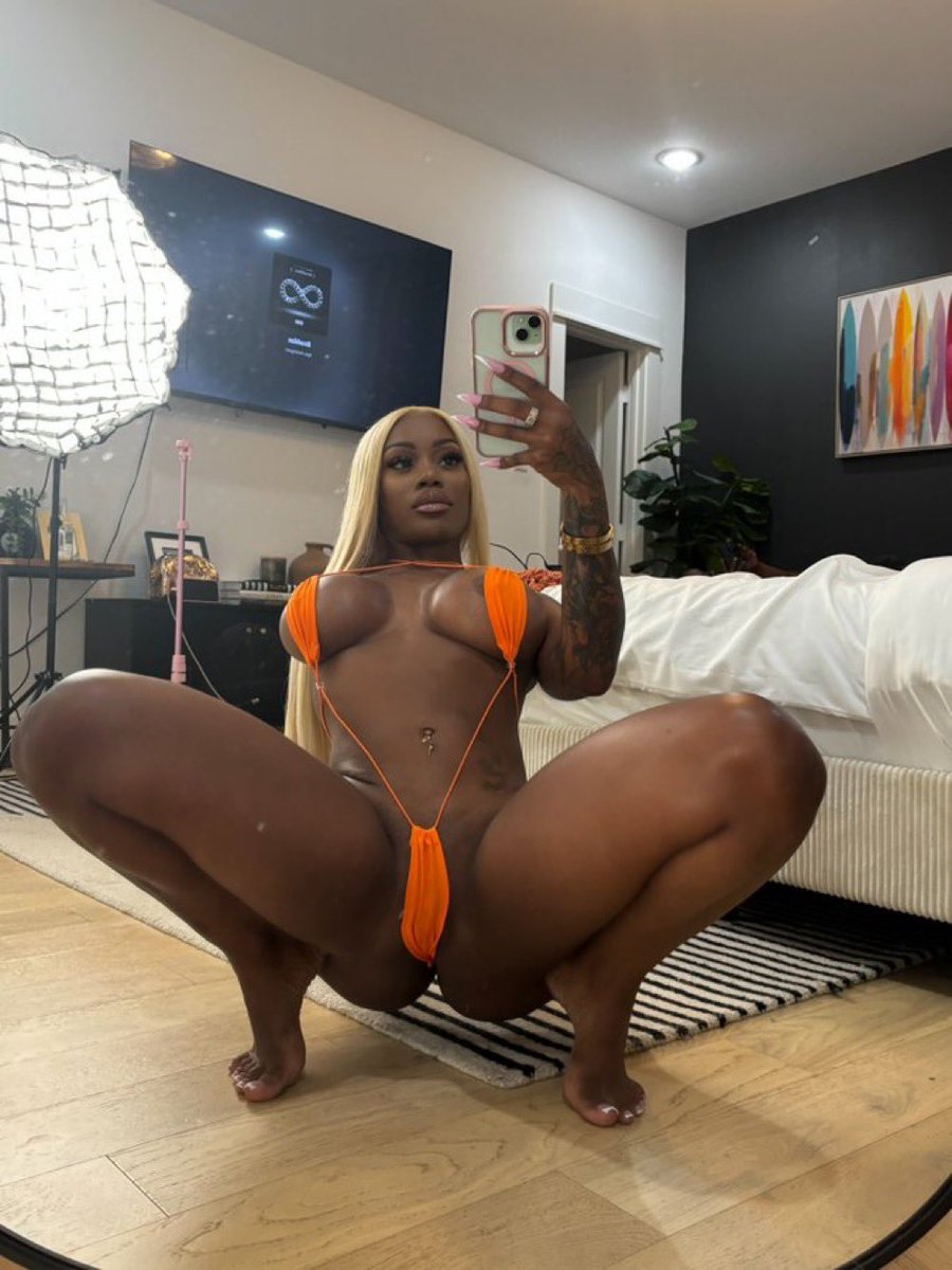 faebluntz's tweet photo. Ass fat,yeah I know 🧡.

#SEXROL #FREEROL #FAKELAND https://t.co/Z9uTVqErYF