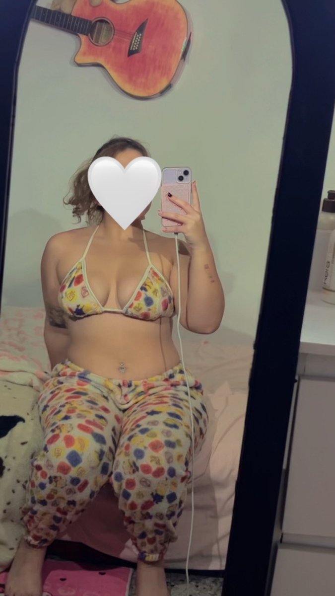 SiennaGeek's tweet photo. My pajamas themed after a movie that just came outtt 🌻💛💦

Quieres ver algo mejor que mi pijama? https://t.co/nRgDPSrPox