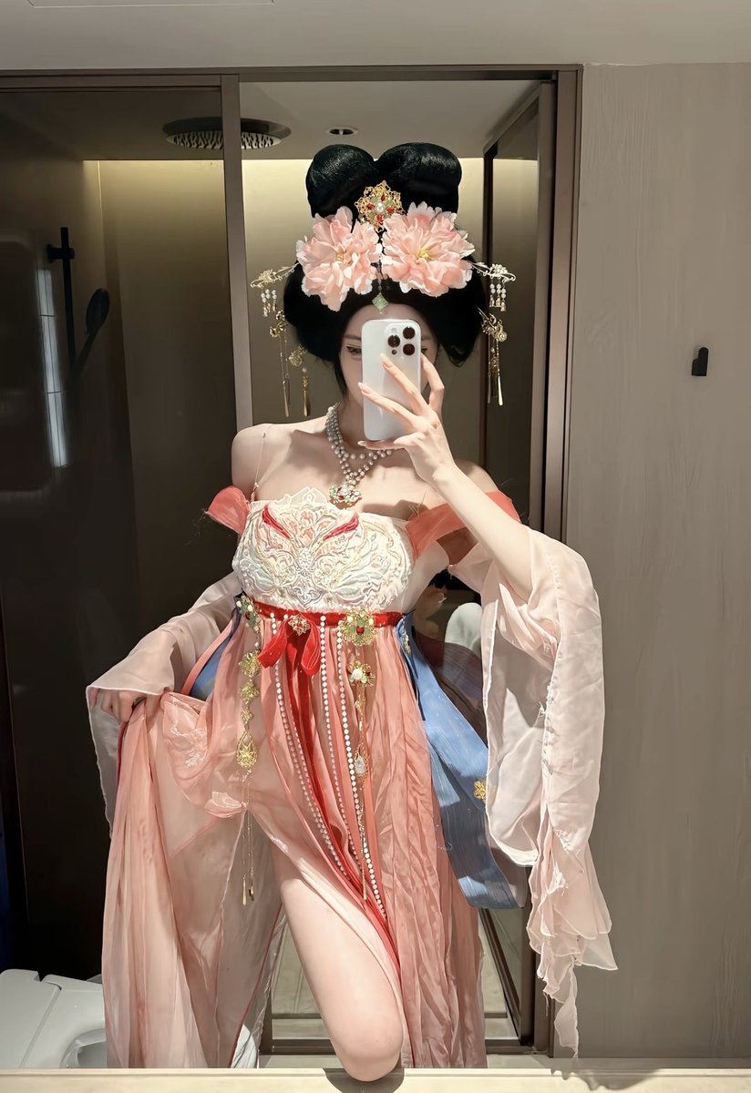 Sanckhy's tweet photo. 古风美人当然要配古风姿势，喜欢吗？
#cosplay #cos https://t.co/KkOlDCPOB5