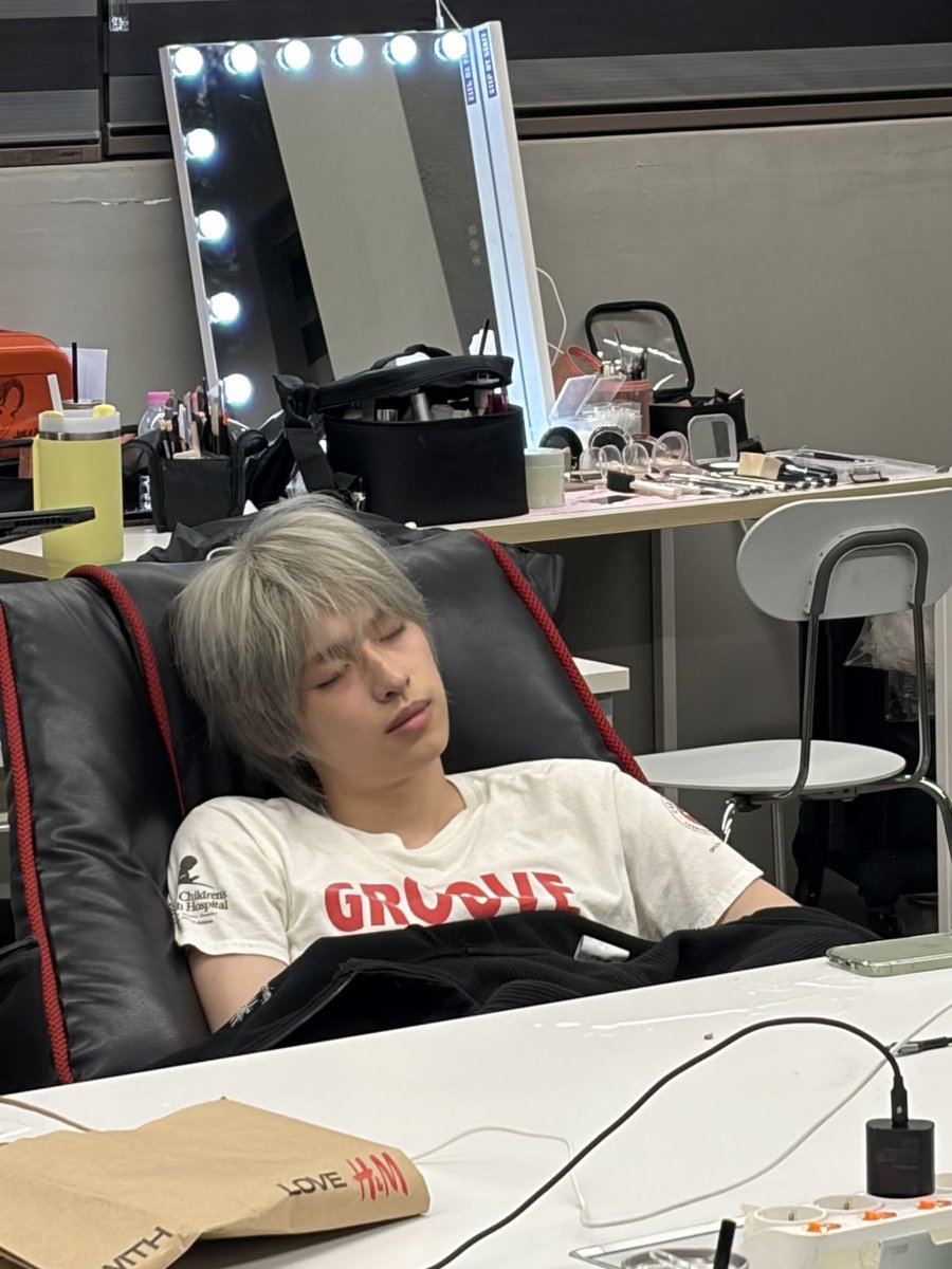 haefullsun's tweet photo. sleepinary heroes https://t.co/InSJYRQf9E