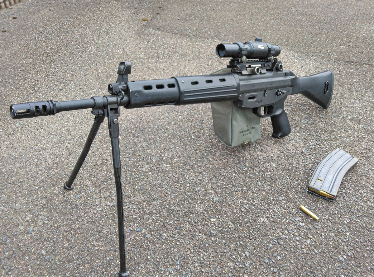 IGOU83054943's tweet photo. これが新型小銃のガスガンかぁ https://t.co/9CBnQwO0Qt