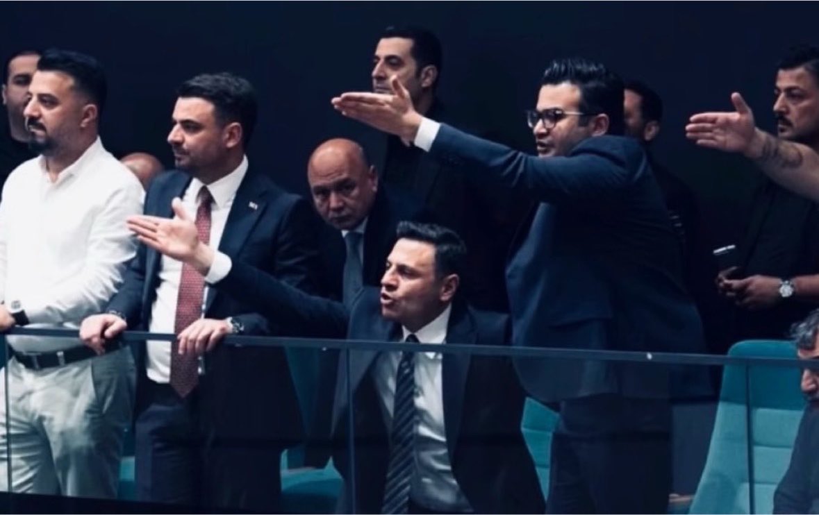 cetincapanCHP's tweet photo. Üsküdar Belediyesi Başkanvekilliği görevine seçilen kardeşimizi yürekten kutluyor, başarılar diliyorum.
Ama asıl söyleyeceğim @ozgurcelik1919’e…
Sen CHP’den ihraç edilmiş, Yeni Parti’nin kurucu il başkanısın. Üyen yok, grubun yok, belediye meclis üyen yok.
O halde #CHP’nin belediyesinde ne işin var?
CHP’den de, CHP’lilerden de elini çek artık. Partimizin de örgütümüzün de yakasını bırak.
Bu gidişle Allah korusun, bize ait ne varsa onu da AKP’ye kaptıracaksınız!
@BerkTutuncu @yenigenclikist @istanbulorgutu @ozgurozeliletsm @yenipartiyiz