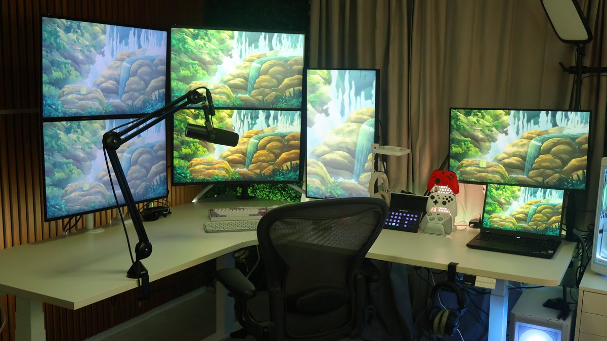 InVainYT's tweet photo. The office before vs. after! What do we think? 🙂✨ https://t.co/zv9tXVxqPE