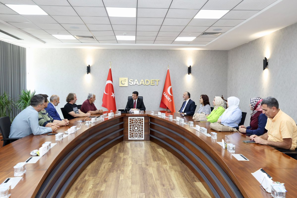 mkorkmaz62's tweet photo. Değişik illerden gelen KHK Platformları temsilcileri Saadet Partisi Genel Merkezini ziyaret ettik.Genel Başkan @mahmutarikansp ve diğer yöneticilerle çok yararlı bir görüşme gerçekleştirdik. https://t.co/6zfsJvGpFm