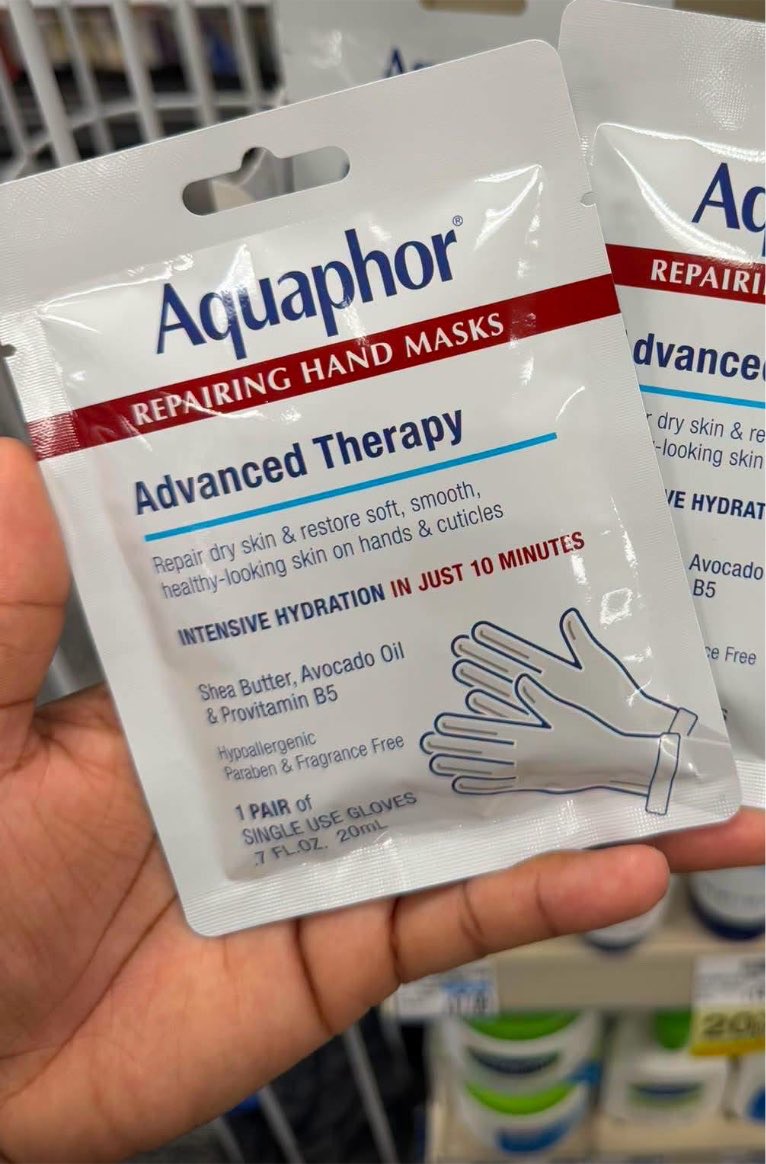 Kgadi_yaMoloto's tweet photo. Our hands seem to be aging faster, get a repairing hand must and give your hands some life.🙌🏻❤️ https://t.co/U360svGIPN