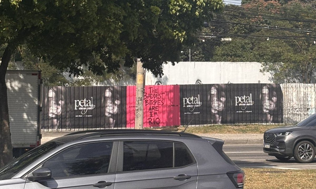 accessarianabr's tweet photo. 🚨Pôsteres de 'petal' foram vistos espalhados pelo Rio de Janeiro.🇧🇷 https://t.co/ptON9woWIE
