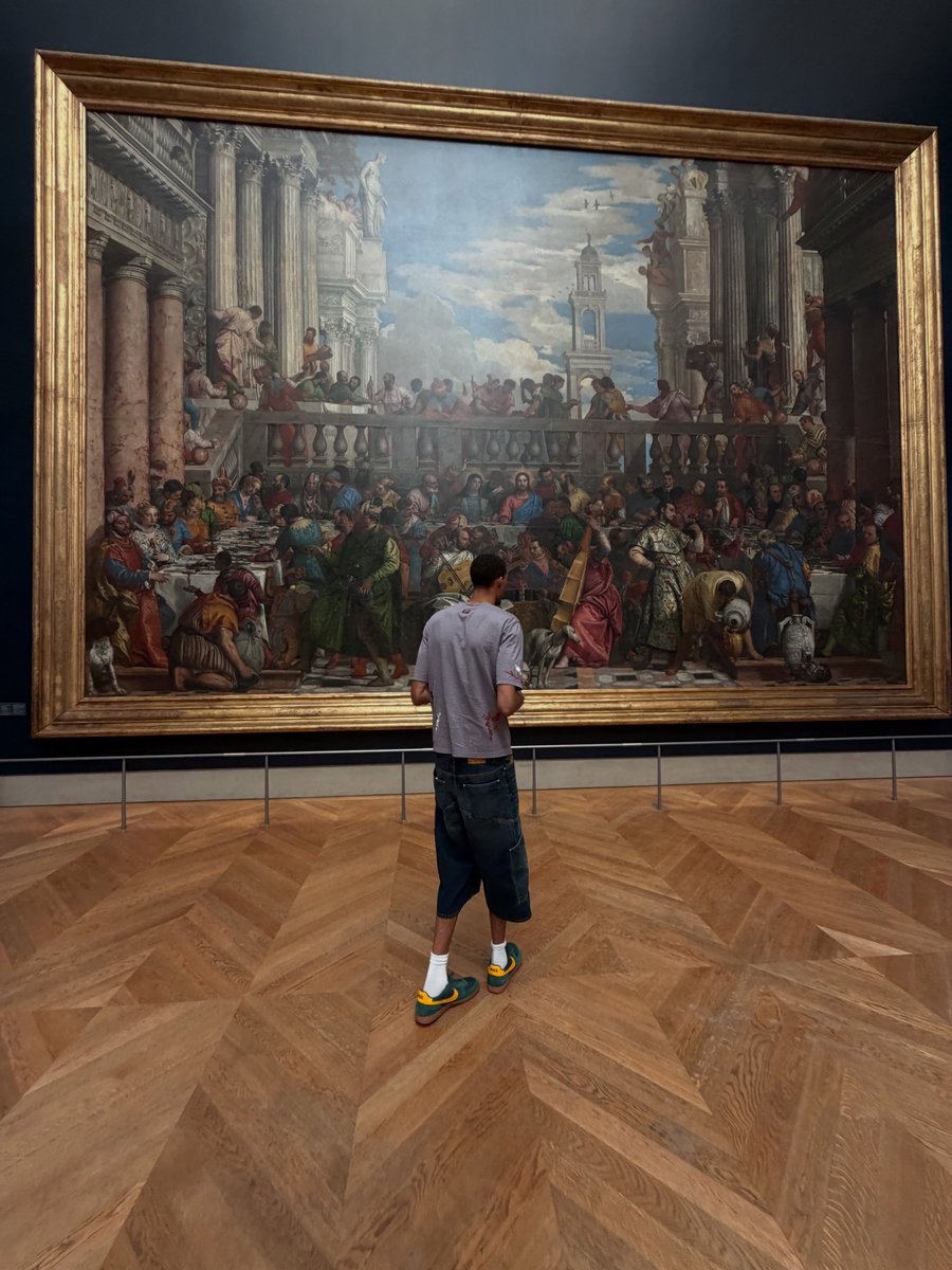 spursarchives's tweet photo. More of the Spurs at the Louvre! https://t.co/x9mzazV3Wy
