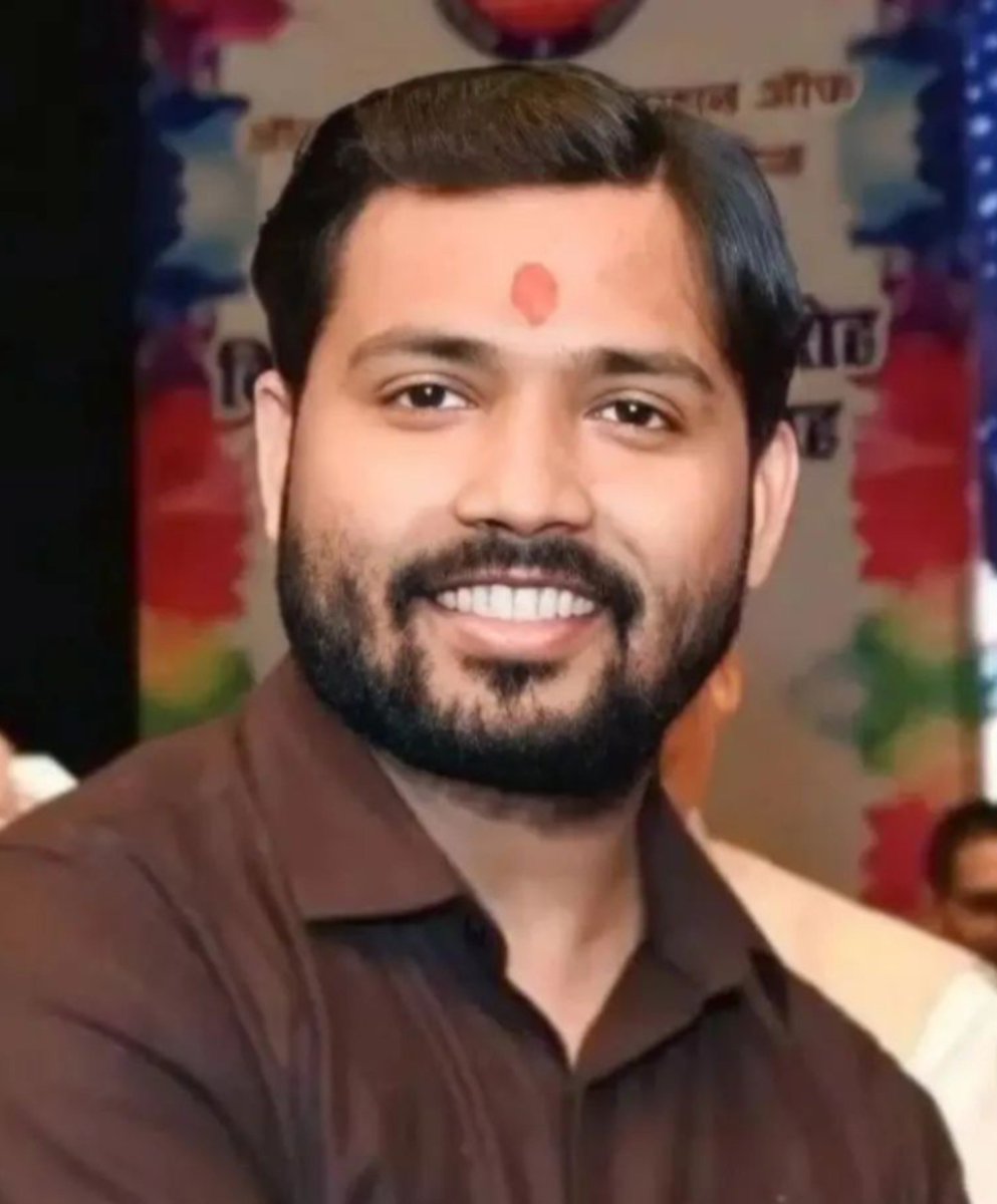 MauryaRoshni_'s tweet photo. रौशन आनंद सर के क्लास के आज एक लड़का बच्चों का साइकिल चोरी करते हुए पकड़ा गया जब उस बच्चे से ये पूछा गया कि

तुम्हे साइकिल चोरी करने के लिए कौन भेजा है तो लड़का कहता है कि बगल के भैया तभी कोचिंग के बच्चों का जवाब आता है कि फैसल खान भेजा है।

ये जरूरी नहीं है बिहार में हर चोरी के पीछे फैसल खान का ही हाथ हो वो बात अलग है कि 

फर्जी रिजल्ट, फर्जी ro बनाने के नाम सबसे प्रसिद्ध चोर खा,, सर ही है।