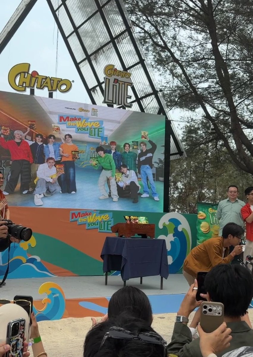 BobaBiruu's tweet photo. Masih susah move on dari Chitato &amp; Chitato Lite x TREASURE. Collab yang bikin auto senyum. 💙 #MakeTheWaveYouLite https://t.co/UrkfhOUSUU