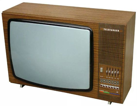 Generations7080's tweet photo. Je me souviens d'une époque où l'on n'avait le choix qu'entre trois chaînes de télévision. Vous avez connu cette époque ? 📺🙂 https://t.co/RpO85fDkQ3
