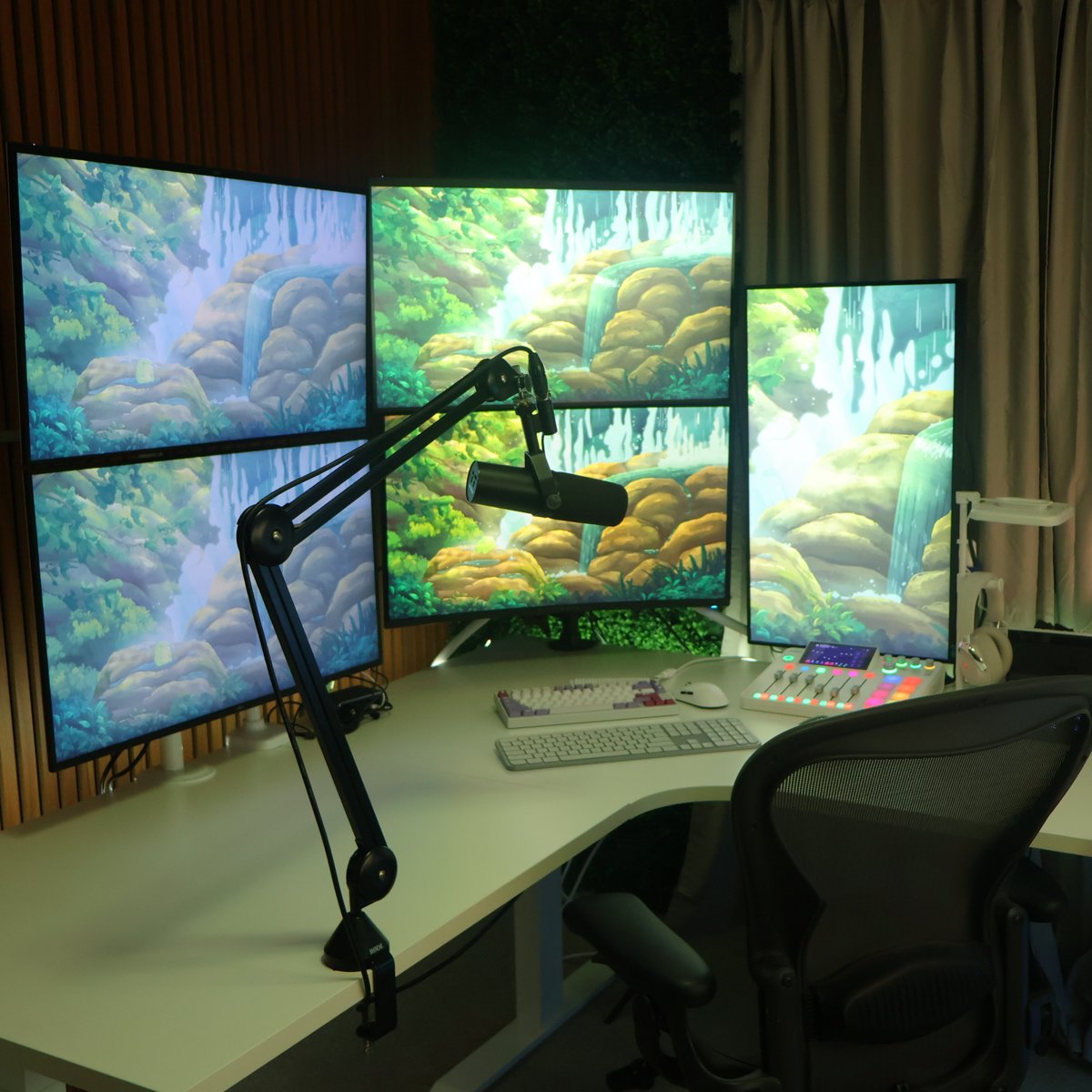 InVainYT's tweet photo. Some close ups of a few things! I still need to decorate more, but it's already a huge improvement. https://t.co/WqgHnEppGe