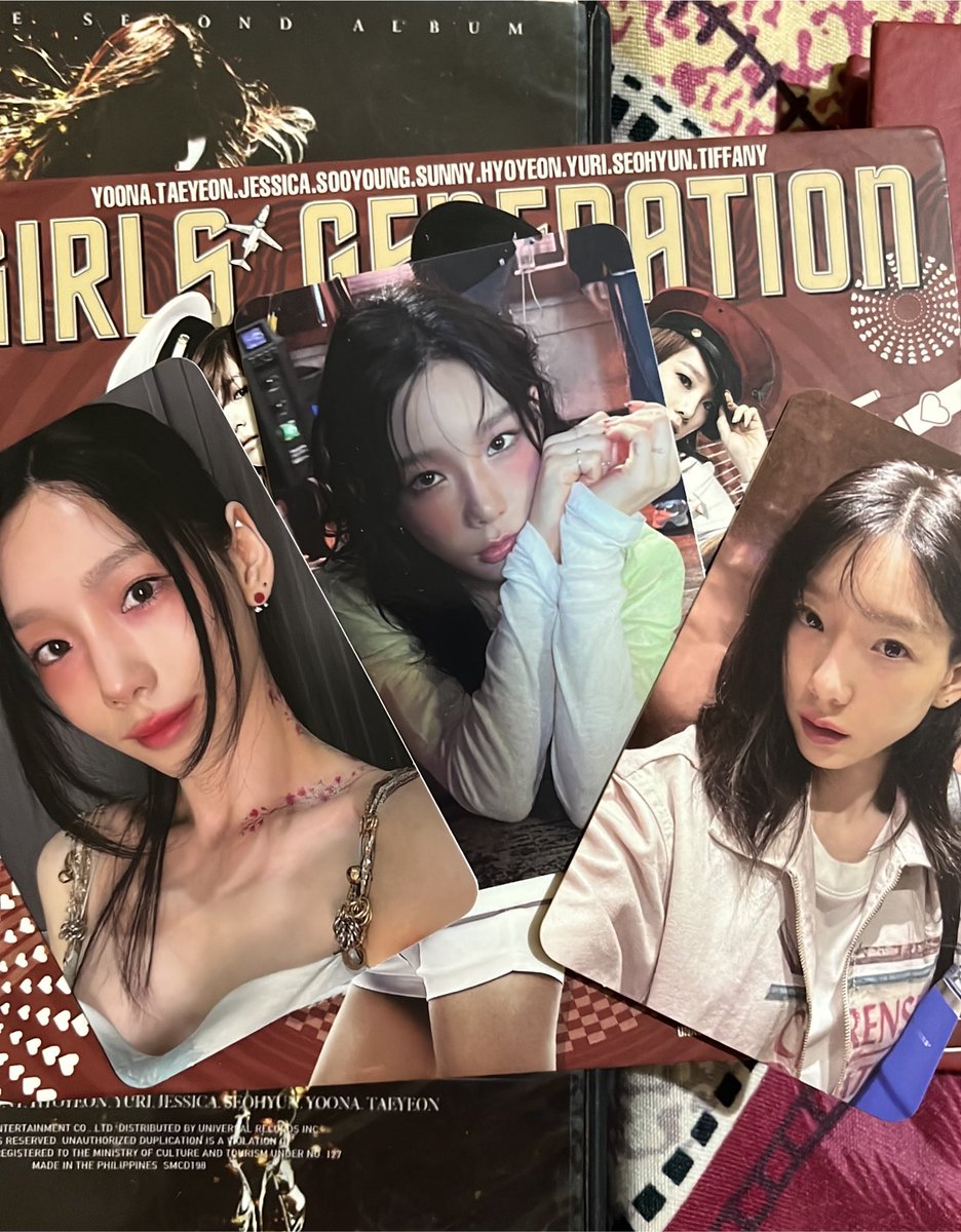 taengflirt's tweet photo. naisipan ko lang magbuklat ng mga soshi paraphernalia ko and hindi ko na maremember na may pcs nga pala kong ganito HAHA https://t.co/6TTX1CCKId