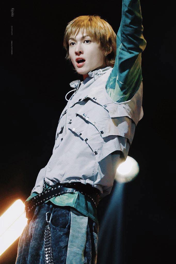 celestiakaph's tweet photo. @martinmetricsvn The appeal of MARTIN EDWARDS grows stronger every time. MAGNETIC CHARM is truly special.
MARTIN BRINGS THE SPARK
#MARTINRockStar
 #MARTIN #마틴 https://t.co/2dJQhoaVyU