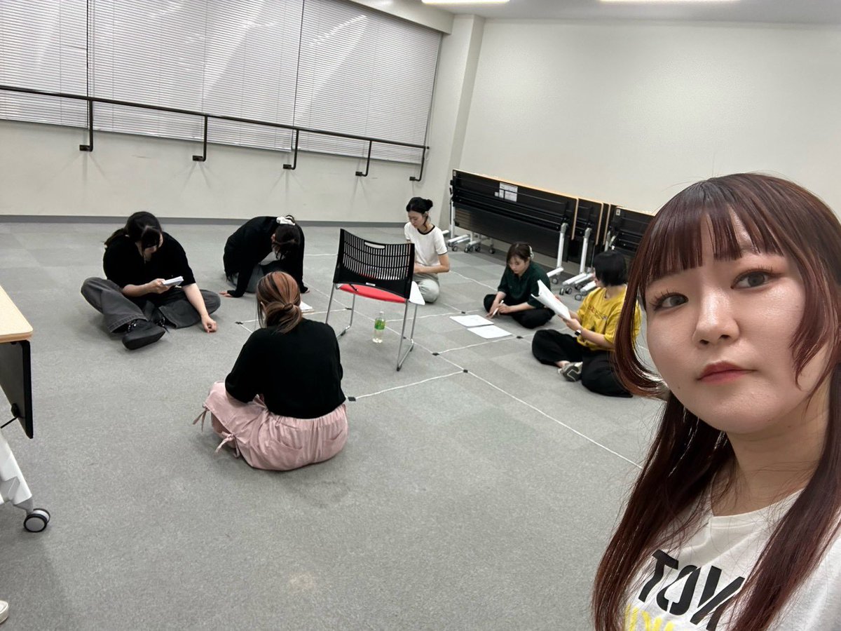 kamata_m_'s tweet photo. 火ゲキが終わったばかりですが、今日から更に香菜海ちゃんと共に旦煙草吸さんの稽古に再合流！体力もそうですが色々頑張らねばならんのです…笑
やるどー！٩( ᐛ )و

【予約フォーム(鎌田扱い)】
https://t.co/CvAWmDYtL9

#おてがみかしこ https://t.co/1t5tpLaahF