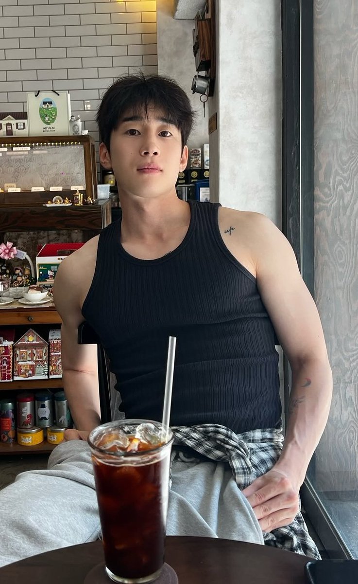 sunuh4n4's tweet photo. 얼굴은 말랑한데 몸은 넘 딱딱햬... https://t.co/8N83ClgUXC