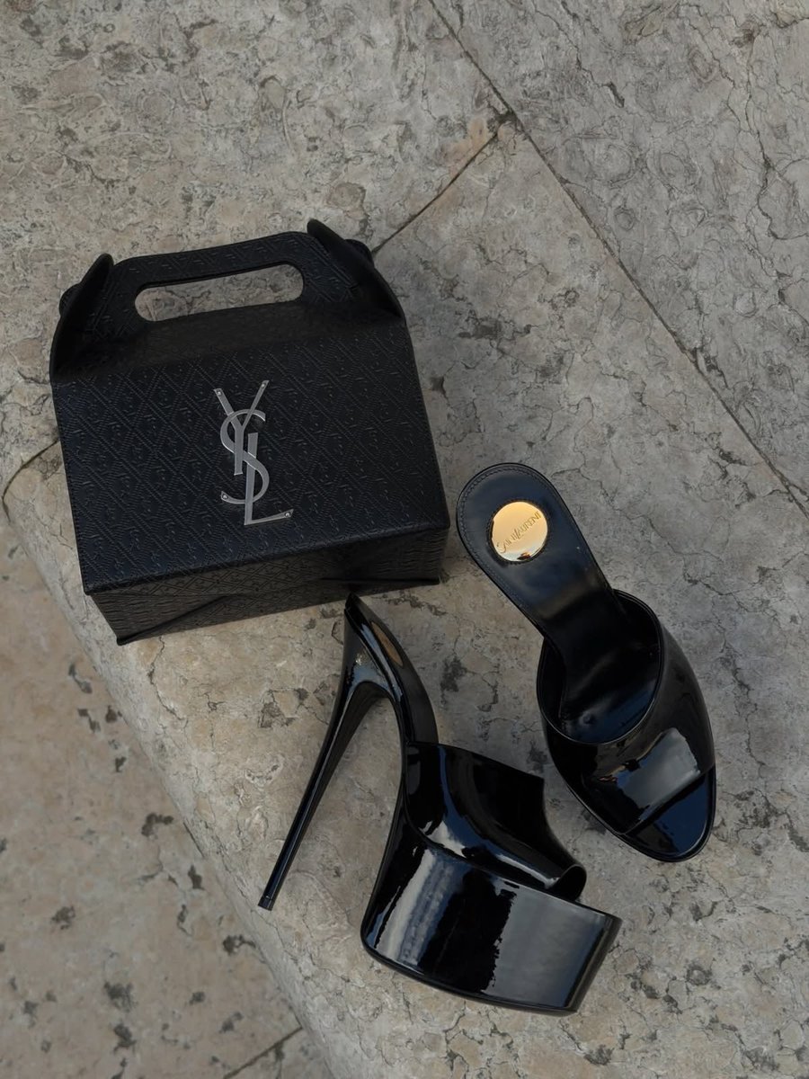 Mimiboards's tweet photo. Saint Laurent Babylone platform mules in black patent leather🖤 https://t.co/wn2CEpEONH