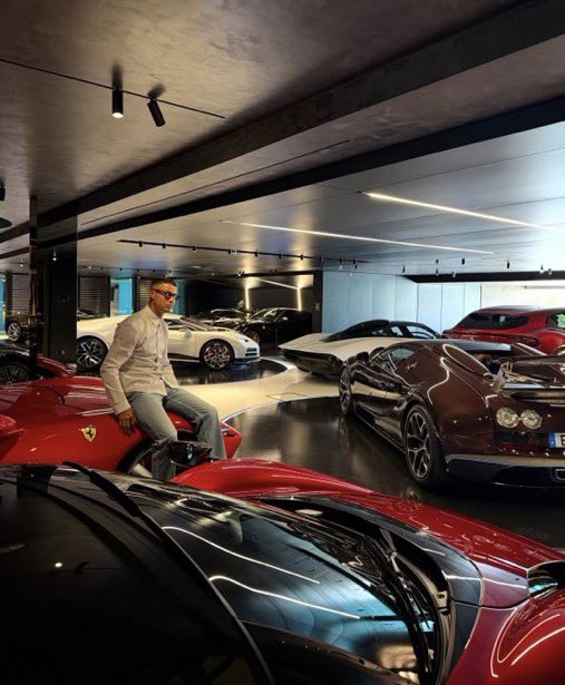 olaskey1805's tweet photo. Exotics car collection with Rick Ross and C Ronaldo ?👀

Music money          Or        Football money https://t.co/jXmnxi62hG