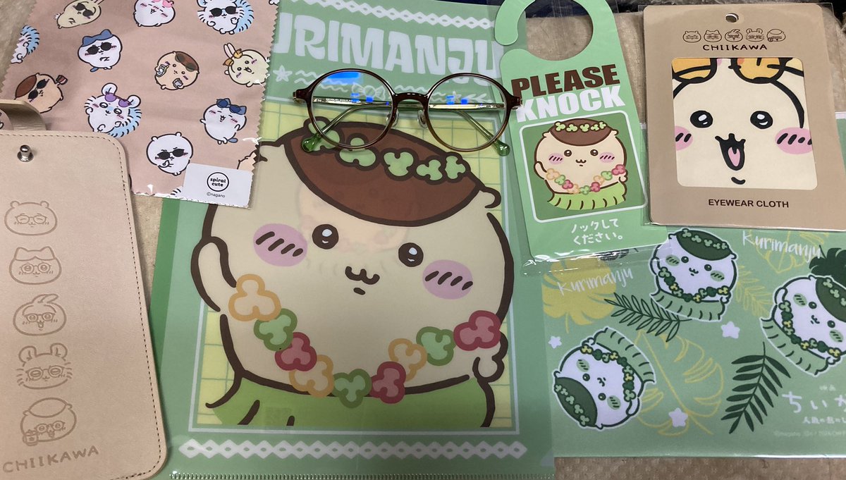 S_A1124_itteq's tweet photo. #ちいかわ で無事獲得出来ました！
セブンの特典はまだ残ってるなんて嬉しい‼︎
無いと諦めてた…笑
早速眼鏡は愛用していきます！
仕事でも使うか迷い中…笑
（マスクしても曇らない？）
#セブンイレブン #マツキヨココカラ #Zoff https://t.co/KbJyMMX9px