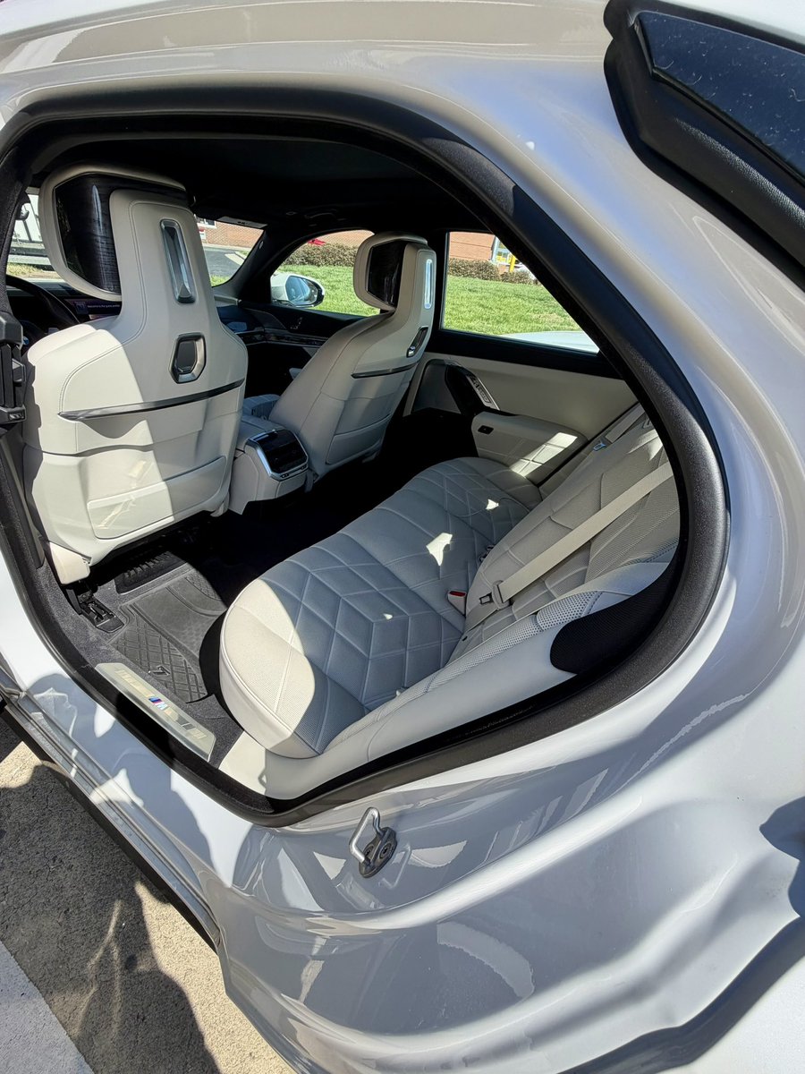 Kraytur3's tweet photo. m740i
2026 BMW
$125,000 https://t.co/msLza0smxr