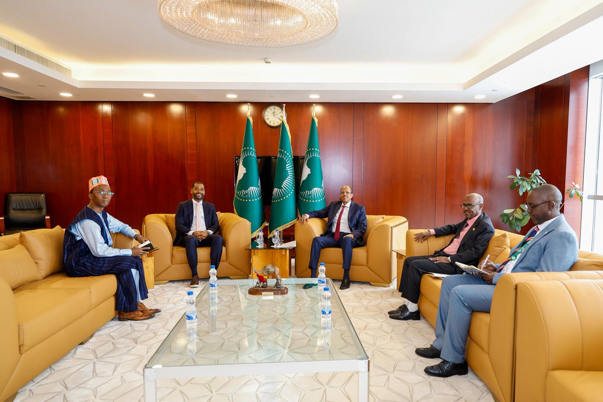 _AfricanUnion's tweet photo. The Chairperson of the African Union (AU) Commission, H.E. Mahmoud  Ali Youssouf, @ymahmoudali today received Mr. Harold Tavares, Executive Director  representing the Africa Group II Constituency on the Board of Directors  of the @WorldBankGroup.

They the continent's strategic priorities, including the  consolidation of peace & security, the creation of an enabling  environment for investment, the acceleration of economic development  & trade integration, as well as strengthening Africa's  representation within the governance structures of the World Bank Group.

The meeting also addressed challenges related to debt sustainability,  financing strategic infrastructure; particularly the development of  regional corridors, & the implementation of transformative  initiatives in the areas of agriculture, water resources management,  & energy, notably AgriConnect, WaterForward, & Mission 300, in  support of the continent's economic transformation.

Read @ https://t.co/NZM8BjHxFm