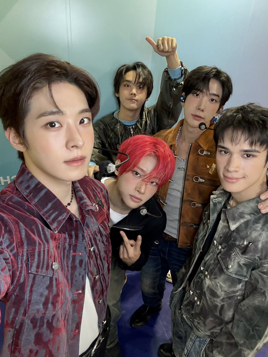 onepact_'s tweet photo. [💙_ #원팩트]

벌써 U so hot 활동이 끝났다니🥹
더운 날씨에도 열심히 응원해줘서 너무 고마워❤️‍🔥
곧 있을 케이콘이랑 미국 투어도 열심히 준비할테니까 많이 기대해줘!! 사랑해💕

#ONEPACT #원팩트
#TUNED_IN #U_so_hot https://t.co/IJQXoBvVr8