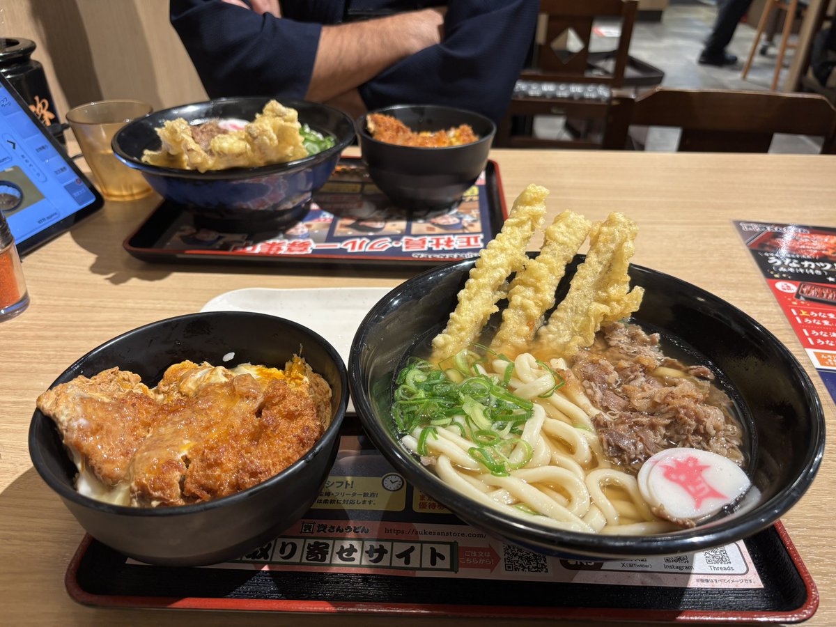 AlmamaChan3's tweet photo. 念願の資さんうどん！うま！ https://t.co/M2bTiBk6IF