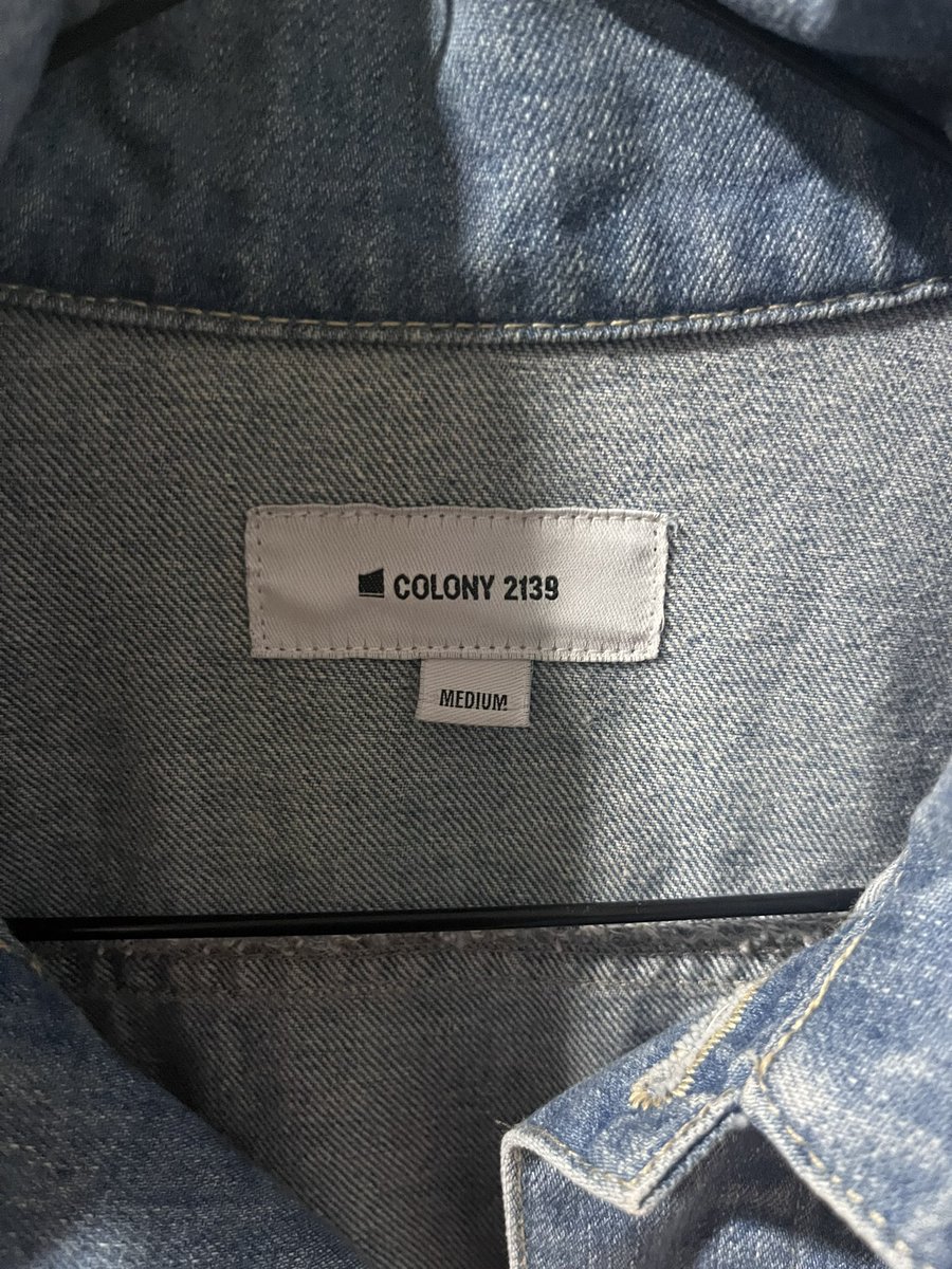 gerberaagent's tweet photo. ส่งต่อ แจ็คเก็ตยีนส์ Colony 2139 Size M   235 baht / free shipping 
(( อก 35 ยาว 22 )) 🪽⭐️ #ส่งต่อเสื้อผ้า #ส่งต่อเสื้อผ้ามือสอง #เสื้อผ้ามือสอง  #เสื้อผ้ามือสองสภาพดี #เสื้อผ้ามือ2 https://t.co/55PWasNJcV