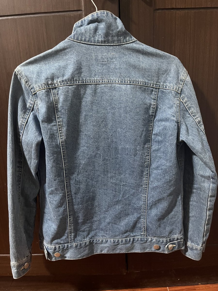 gerberaagent's tweet photo. ส่งต่อ แจ็คเก็ตยีนส์ Colony 2139 Size M   235 baht / free shipping 
(( อก 35 ยาว 22 )) 🪽⭐️ #ส่งต่อเสื้อผ้า #ส่งต่อเสื้อผ้ามือสอง #เสื้อผ้ามือสอง  #เสื้อผ้ามือสองสภาพดี #เสื้อผ้ามือ2 https://t.co/55PWasNJcV
