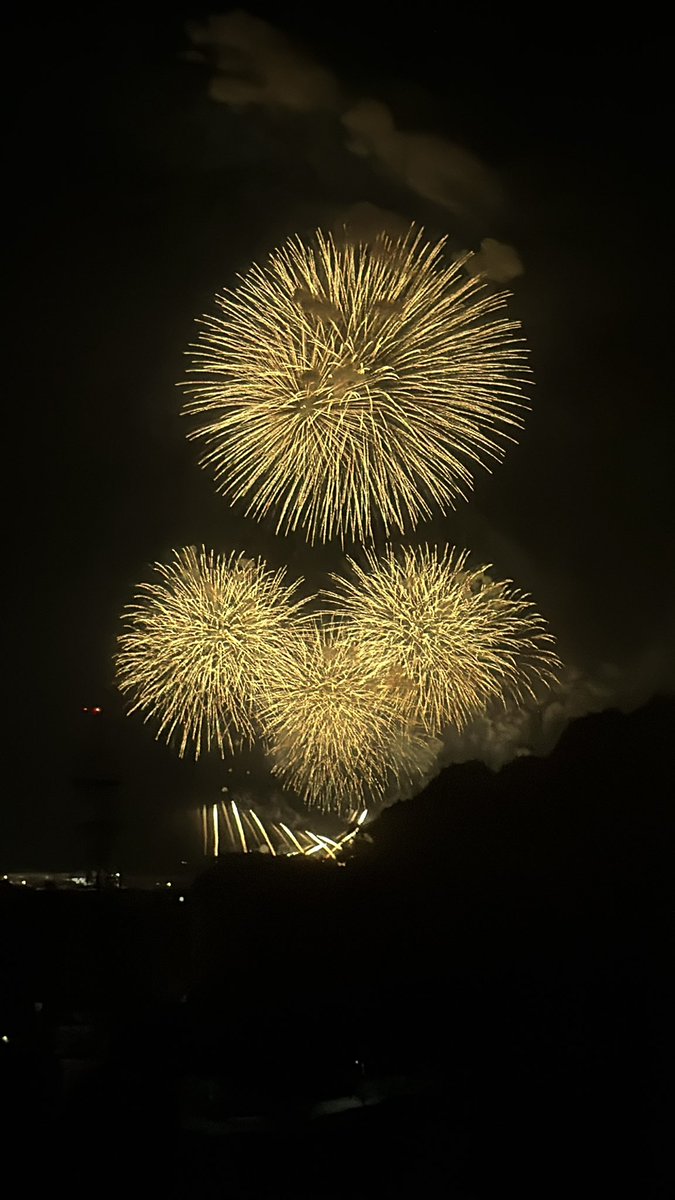 jmj_jp's tweet photo. 出雲のホテルが高すぎて浜田に泊まったらホテルの窓から花火見放題でした。 https://t.co/koj4ssgKJ1