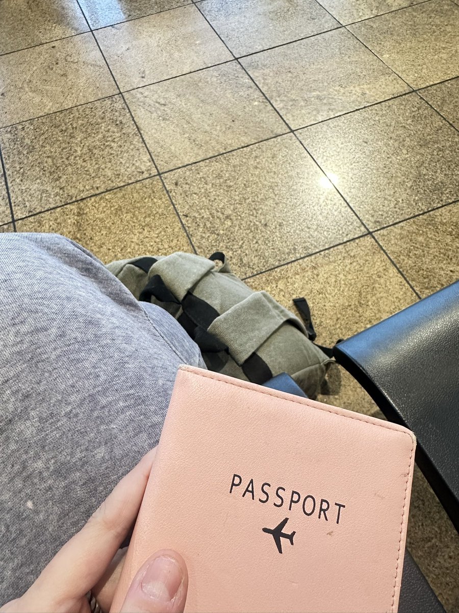 aniqueontrack's tweet photo. europe see you soon 💚 https://t.co/fLKMdx54uQ