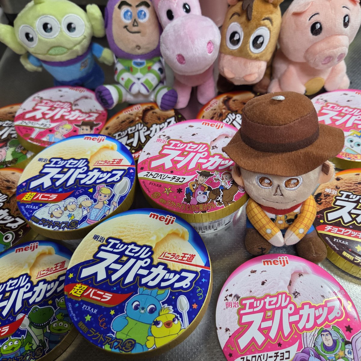 mikkochandeesu's tweet photo. トイ・ストーリーパッケージ、可愛すぎて、捨てられない…。
スーパーカップ、大好きだー！
トイ・ストーリー、大好きだー！
#トイストーリーフォトを楽しもう https://t.co/4wWjXIUfJp