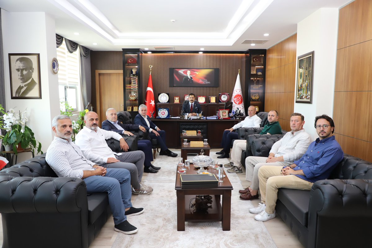 tekirdagtso's tweet photo. Yönetim Kurulu Başkanımız Cengiz Günay, Meclis Başkanımız Hakan Şık, Başkan Yardımcısı Cemil Koçaş, Yönetim Kurulu Üyeleri Oktay Okyay, Serdar Sevim, Mithat Saygı, Muzaffer Destereci ve Kemal Küçük ile birlikte Hakimler ve Savcılar Kurulu Yaz Kararnamesi ile Tekirdağ Cumhuriyet Başsavcılığına atanan Sayın Bilgehan Yücel’i ziyaret ettik.

Sayın Cumhuriyet Başsavcımıza yeni görevinin hayırlı olmasını diliyoruz.