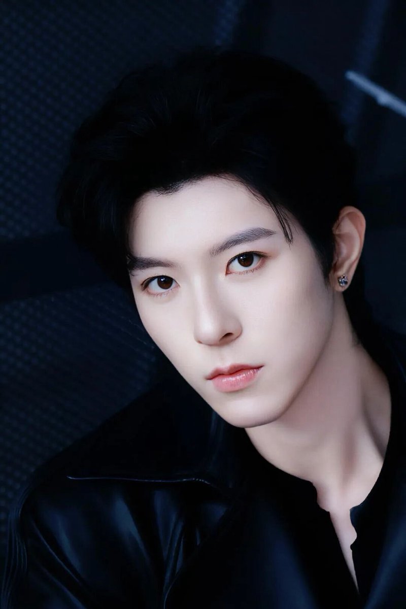 Saintsup_FanC's tweet photo. เห็นสองรูปนี้พร้อมกันในเว่ยแล้วว้าวตรงที่ชิวชิวสามารถเปลี่ยนลุคจากคนหล่อมาเป็นคนสวยน่ารักได้ง่ายๆแค่เปลี่ยนทรงผมเอง หน้าก็แต่งบางๆทั้งสองรูปแต่เปลี่ยนทรงผมแล้วไวบ์ต่างเลย เห็นรูปแรกชิวชิวหล่อมากจัง แล้วรูปสองน่ารักจิ้มลิ้ม https://t.co/UlZztWTc4T