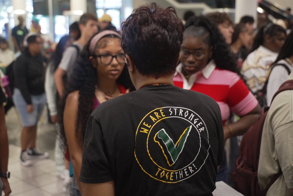 RichlandTwo's tweet photo. 📚✨ A new chapter begins today at @SV_Vikings! The halls are buzzing, classrooms are ready, and the excitement is real. Here’s to new opportunities, lasting friendships, and a year full of growth! 💚💛#Back2Two #LeadingTheFutureOfLearning https://t.co/han3JtJQww