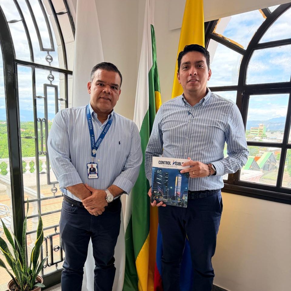 ESAPOficial's tweet photo. #Territoriales Con el propósito de promover la producción académica y generar escenarios de articulación interinstitucional, la Territorial Neiva, Caquetá y Bajo Putumayo, sostuvo un encuentro con Herman Alberto Rodríguez Guzmán, Gerente Seccional VI de la @AuditoriaGen, donde se abrió la posibilidad de que docentes, estudiantes e investigadores publiquen sus trabajos en la revista Control Visible, una publicación especializada en temas de gestión pública, control fiscal y control social.