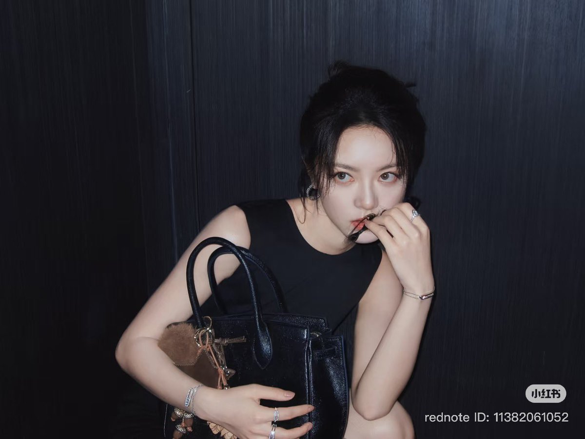 rainsuan13's tweet photo. 2026.08.05
Zhao Jinmai Official XHS

Some extra BTS shots
Hehe, today is all about that sweet &amp; cool vibe

#angelzhao #ZhaoJinmai #赵今麦 #赵今麦angel #ZhaoJinmaixCharlesKeith https://t.co/wVmHFl13IO