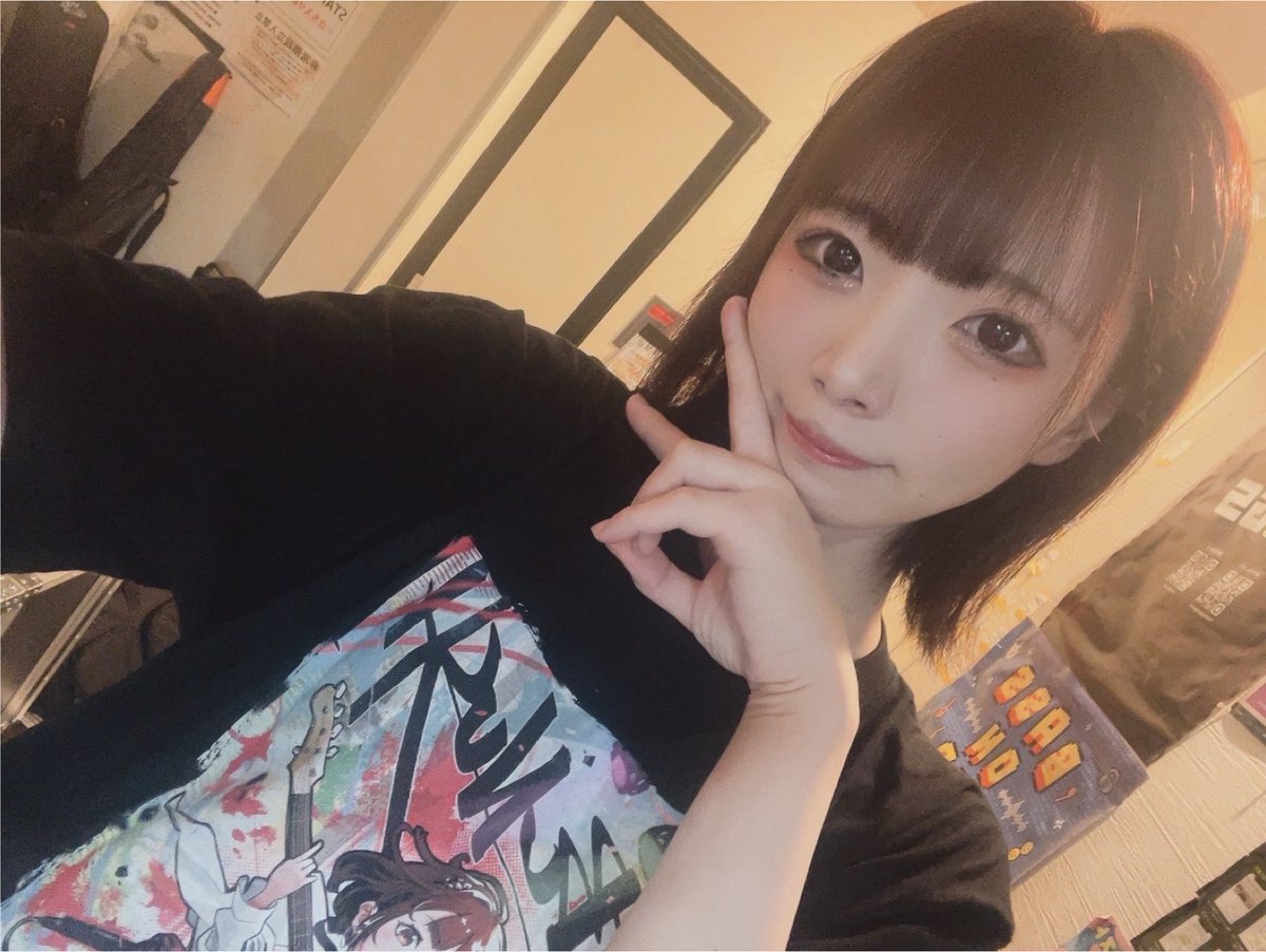 saki1106AM's tweet photo. アメ村BEYONDライブお疲れ様でした♪
フロア元気で楽しかったなぁ平日に集まってくれたみんな本当にありがとう🙇‍♀️❤️
当たり屋写真はやんぴしました( ˙꒳​˙ *)←
次は週末東京はるちょんサポート🎸 https://t.co/9685yny5Ro